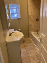 2222 W Lyndale St, Unit 1 in Chicago, IL - Building Photo - Building Photo