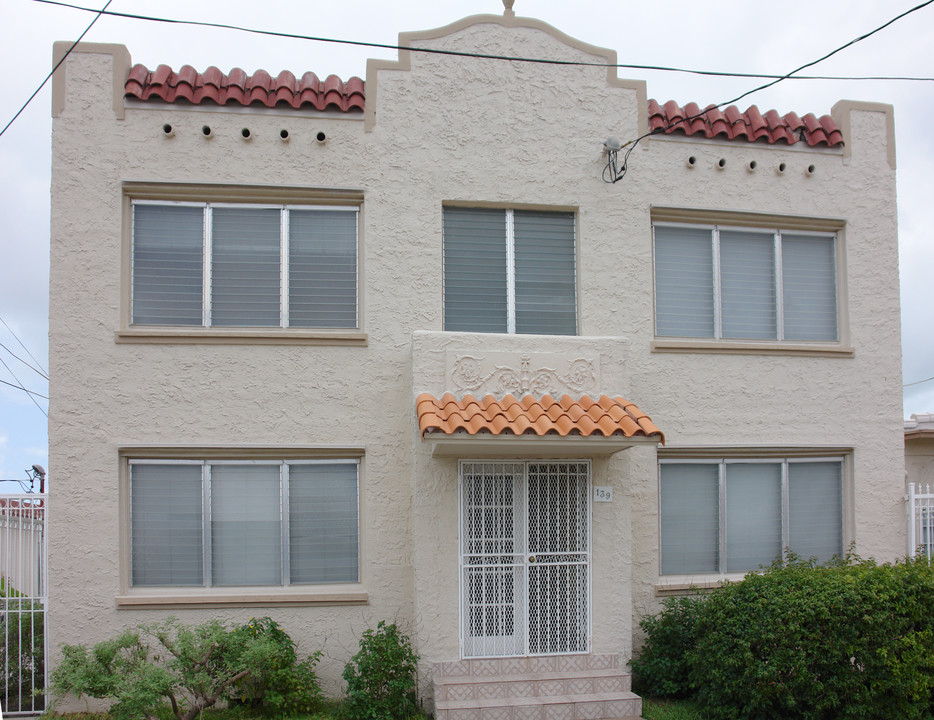 139 NW 17th Pl in Miami, FL - Foto de edificio