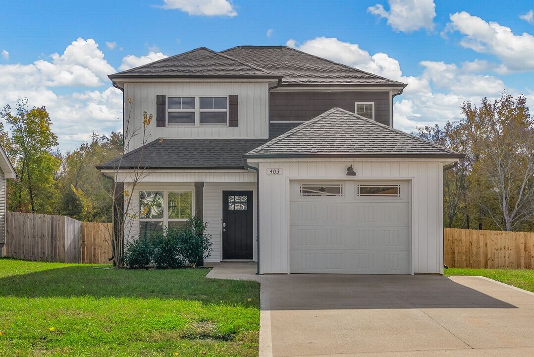 403 Hillside Dr in Clarksville, TN - Building Photo