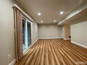 6102 Hana Rd in Edison, NJ - Building Photo - Building Photo