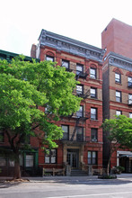 303 W 21st St in New York, NY - Building Photo - Building Photo