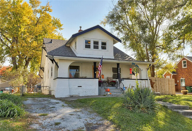 529 10th St in West Des Moines, IA - Foto de edificio - Building Photo