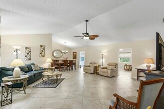 6940 SE Lillian Ct in Stuart, FL - Building Photo - Building Photo