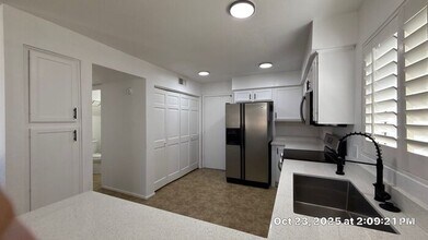 1608 E Villa Theresa Dr in Phoenix, AZ - Building Photo - Building Photo