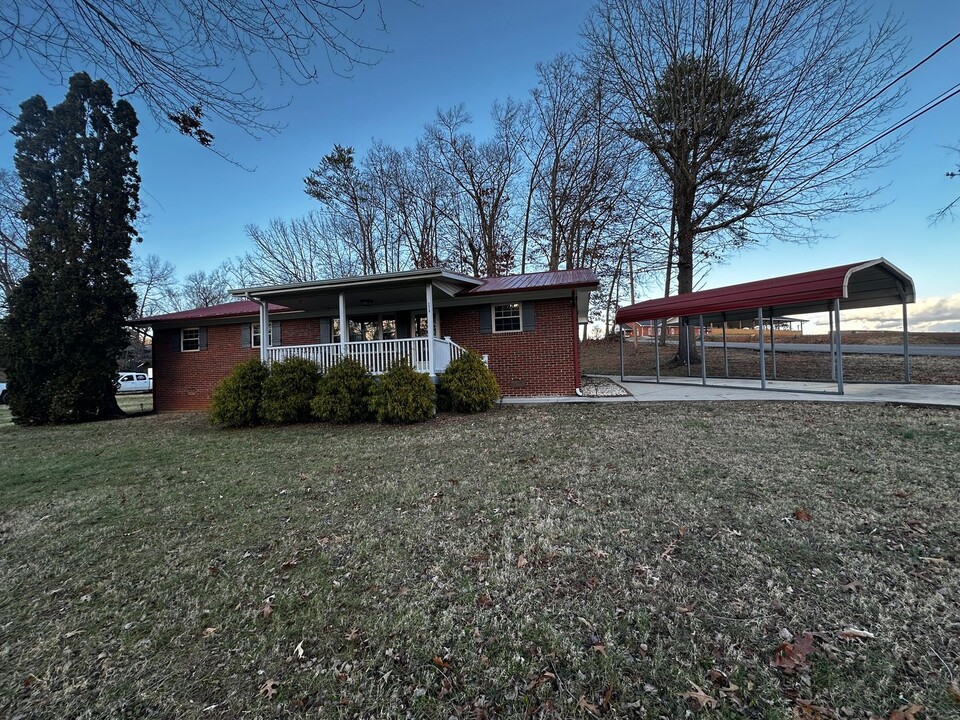 174 Cedric Dr in Bean Station, TN - Building Photo