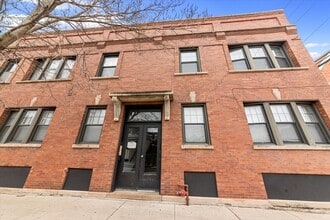 2989 N Lawndale Ave, Unit 1 in Chicago, IL - Building Photo - Building Photo