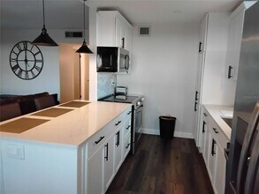 1235 S Highland Ave, Unit 1101 in Clearwater, FL - Building Photo - Building Photo