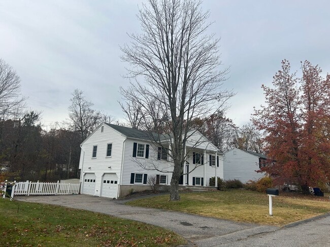 20 Tara Dr in Torrington, CT - Building Photo - Building Photo