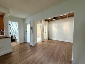 8522 SW 103rd Ave in Miami, FL - Foto de edificio - Building Photo