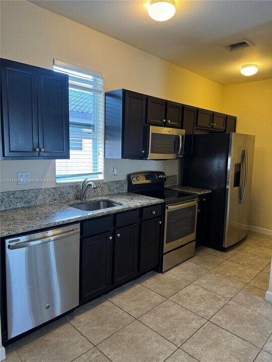 9401 SW 171st Ave in Miami, FL - Building Photo