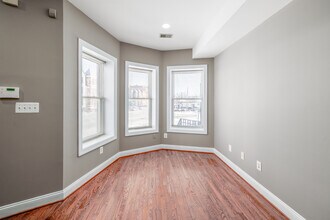 Ellington Apartments in Washington, DC - Foto de edificio - Interior Photo