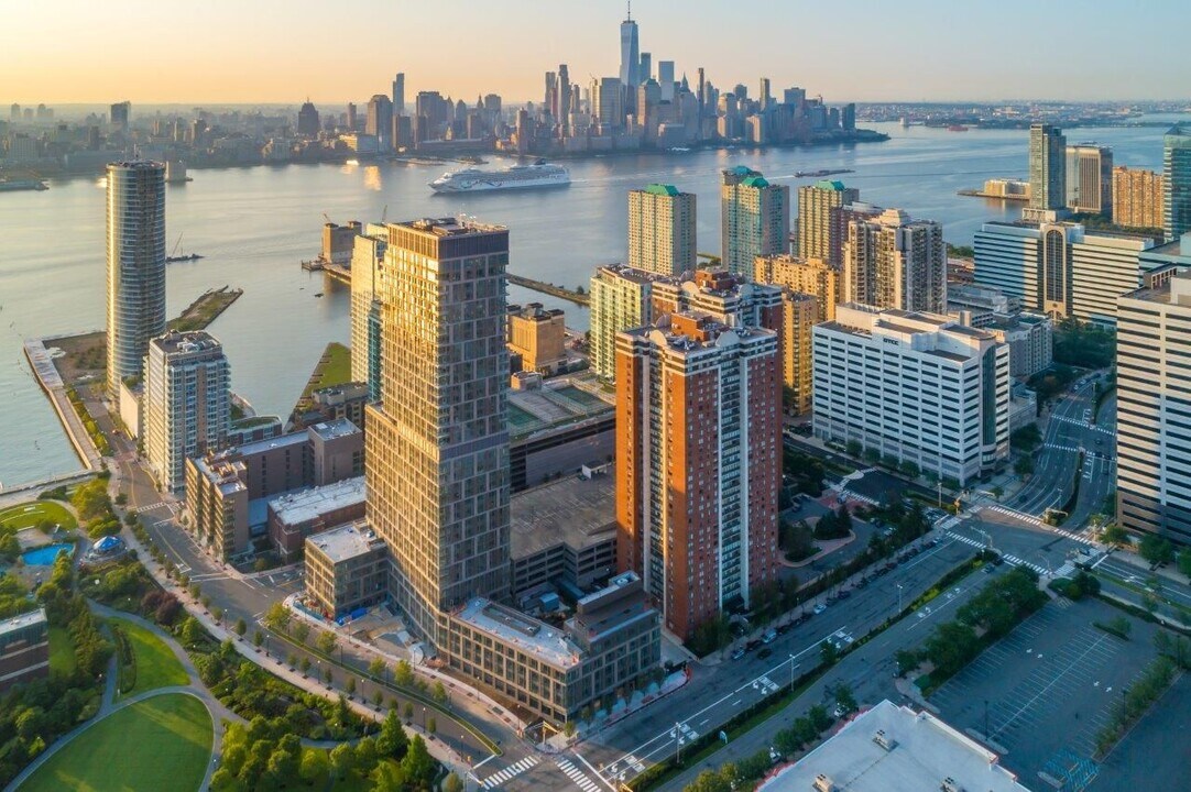 Newport Rental Towers in Jersey City, NJ - Foto de edificio