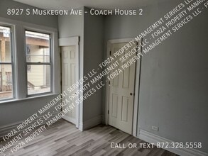8927 S Muskegon Ave in Chicago, IL - Building Photo - Building Photo