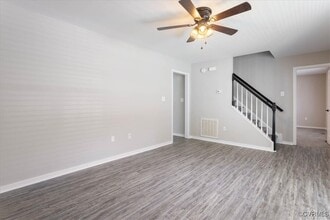 112 E Highland Ct in Colonial Heights, VA - Building Photo - Building Photo