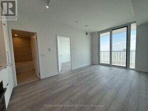 1 Fairview Rd E in Mississauga, ON - Building Photo - Building Photo