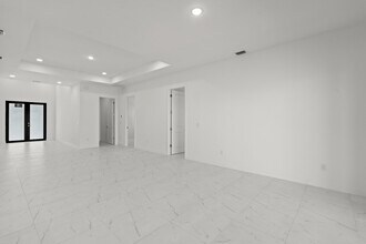 3927 NW 40th Terrace in Cape Coral, FL - Building Photo - Building Photo