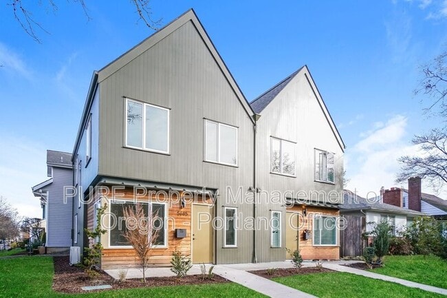 property at 5685 N Willamette Blvd
