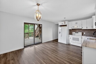 249 Addison Rd in Glastonbury, CT - Building Photo - Building Photo