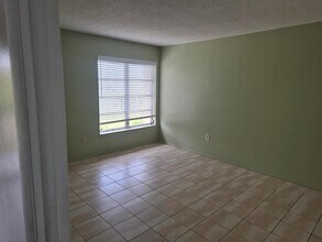 4166 Inverrary Dr, Unit 403 in Lauderhill, FL - Building Photo - Building Photo