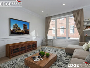 201 E St, Unit 12 in Boston, MA - Foto de edificio - Building Photo