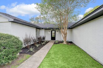 2710 Virginia Colony Dr in Webster, TX - Building Photo - Building Photo