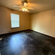 113 New Dallas Hwy in Lacy Lakeview, TX - Building Photo - Building Photo