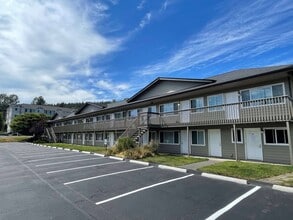 Bell Mall Villa 2 in Bellingham, WA - Building Photo - Building Photo
