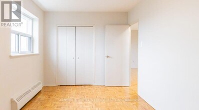 1061 Seneca Ave in Mississauga, ON - Building Photo - Building Photo