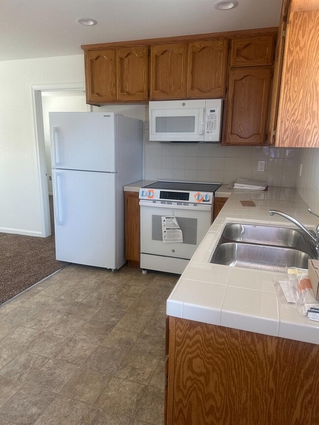 54 N Randy Ave in Clovis, CA - Building Photo - Building Photo