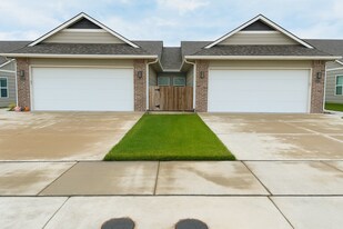 12129-12131 W Cora St in Wichita, KS - Building Photo