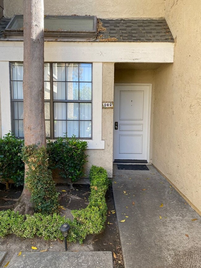 262 Pineview in Irvine, CA - Building Photo - Building Photo