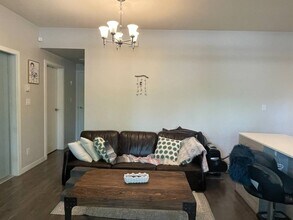 6965-6965 Hastings St in Burnaby, BC - Building Photo - Building Photo