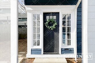 4910 Winthrop Ave in Indianapolis, IN - Foto de edificio - Building Photo