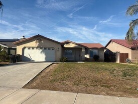 1720 Poppy Ct in Wasco, CA - Building Photo