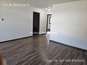 935 W Madison St in Platteville, WI - Building Photo - Building Photo