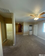 478 Sunshine Ln in Reno, NV - Building Photo - Building Photo