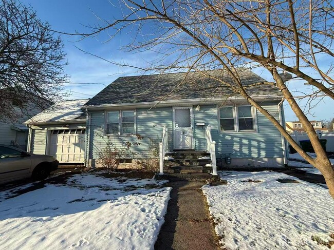 11 S Pelham Ave in Edison, NJ - Building Photo - Building Photo