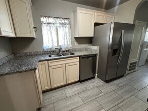 2945 Santa Clara Ave SE in Albuquerque, NM - Building Photo - Building Photo