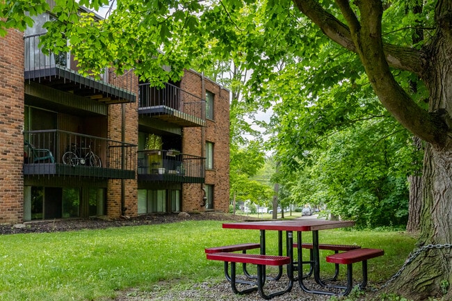 Jackson West in Ann Arbor, MI - Building Photo - Building Photo
