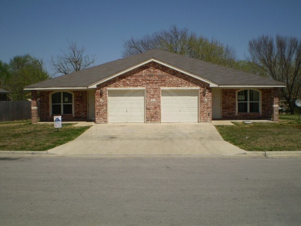 207 Dale Earnhardt Dale in Harker Heights, TX - Foto de edificio