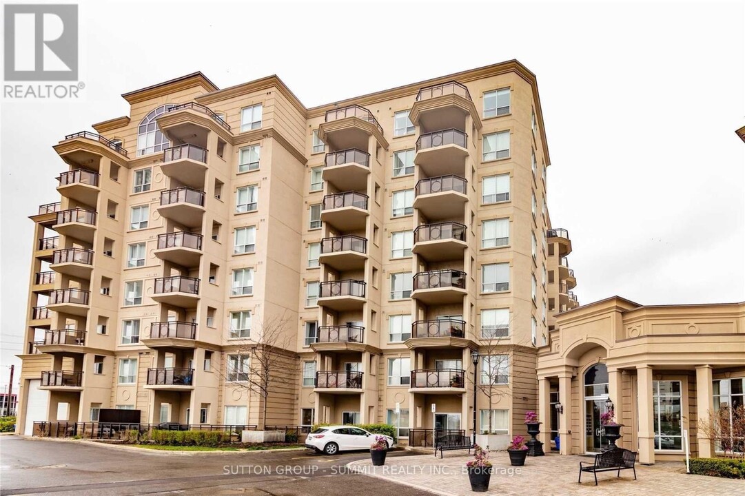 8-718 Maison Parc Ct in Vaughan, ON - Building Photo