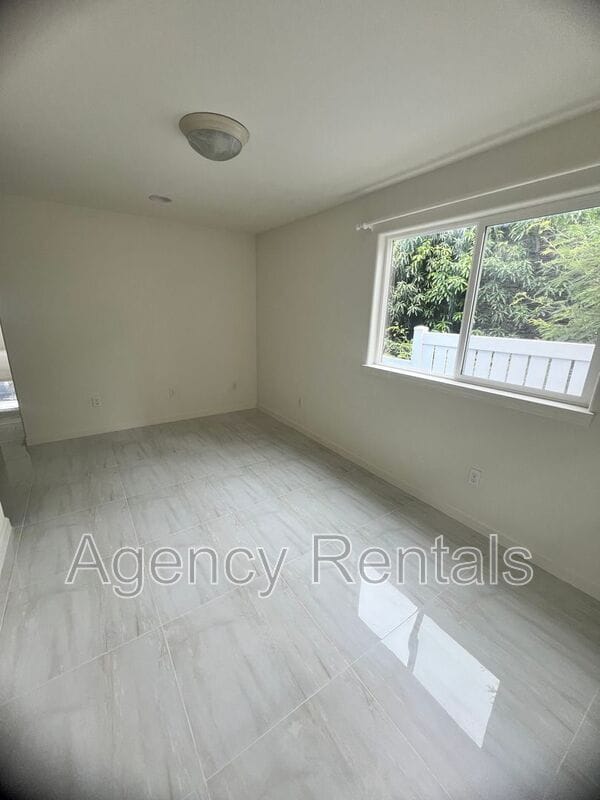 948 Spencer St in Honolulu, HI - Building Photo - Building Photo