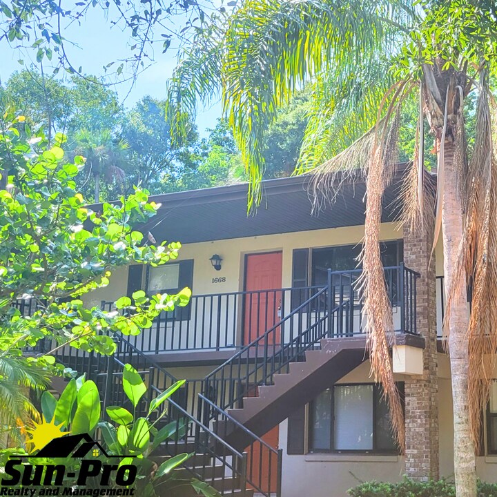 1668 Spring Garden Ct in Holly Hill, FL - Building Photo