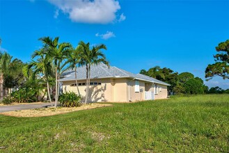 956 Boundary Blvd in Rotonda West, FL - Building Photo - Building Photo