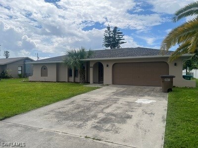 2614 SE 12th Pl in Cape Coral, FL - Building Photo