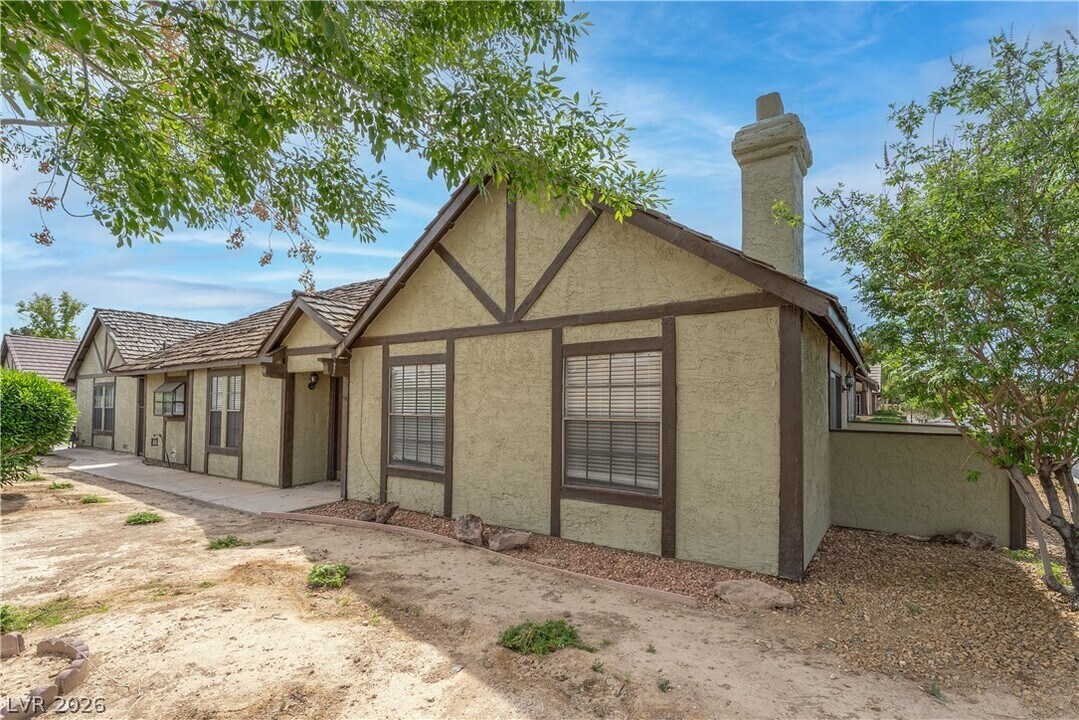 3905 Landsdown Pl in Las Vegas, NV - Building Photo