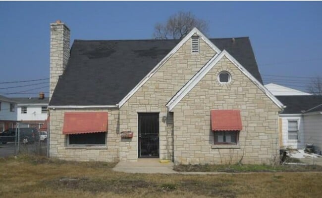 property at 8902 W Silver Spring Dr