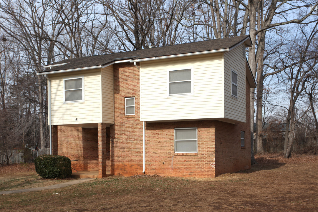 Baylor Court in Greensboro, NC - Foto de edificio