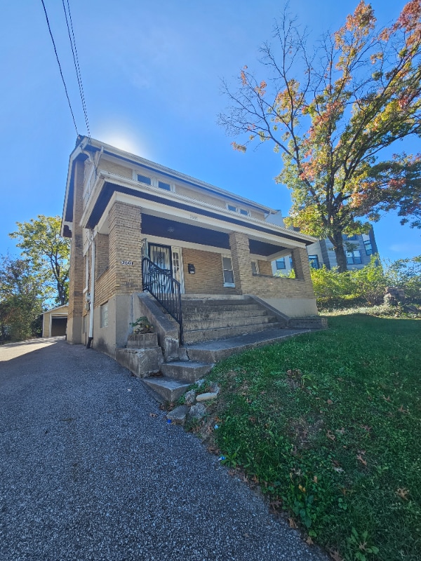 3601 Madison Rd in Cincinnati, OH - Building Photo - Building Photo