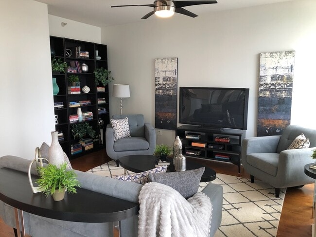 233 E 13th St in Chicago, IL - Building Photo - Building Photo